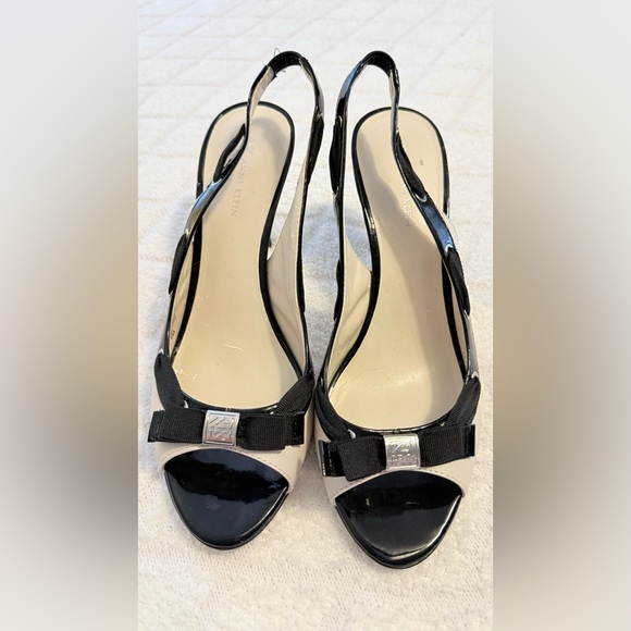 Anne Klein Shoes - Anne Klein slingback heels. Open-toe style black patent Trim& cream Body Size 9
